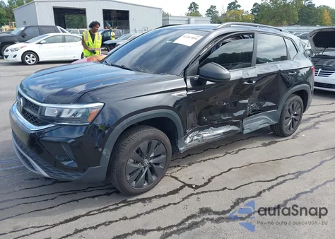 2022 Volkswagen Taos 1.5T S z USA, uszkodzony, nr VIN 3VVCX7B22NM082593